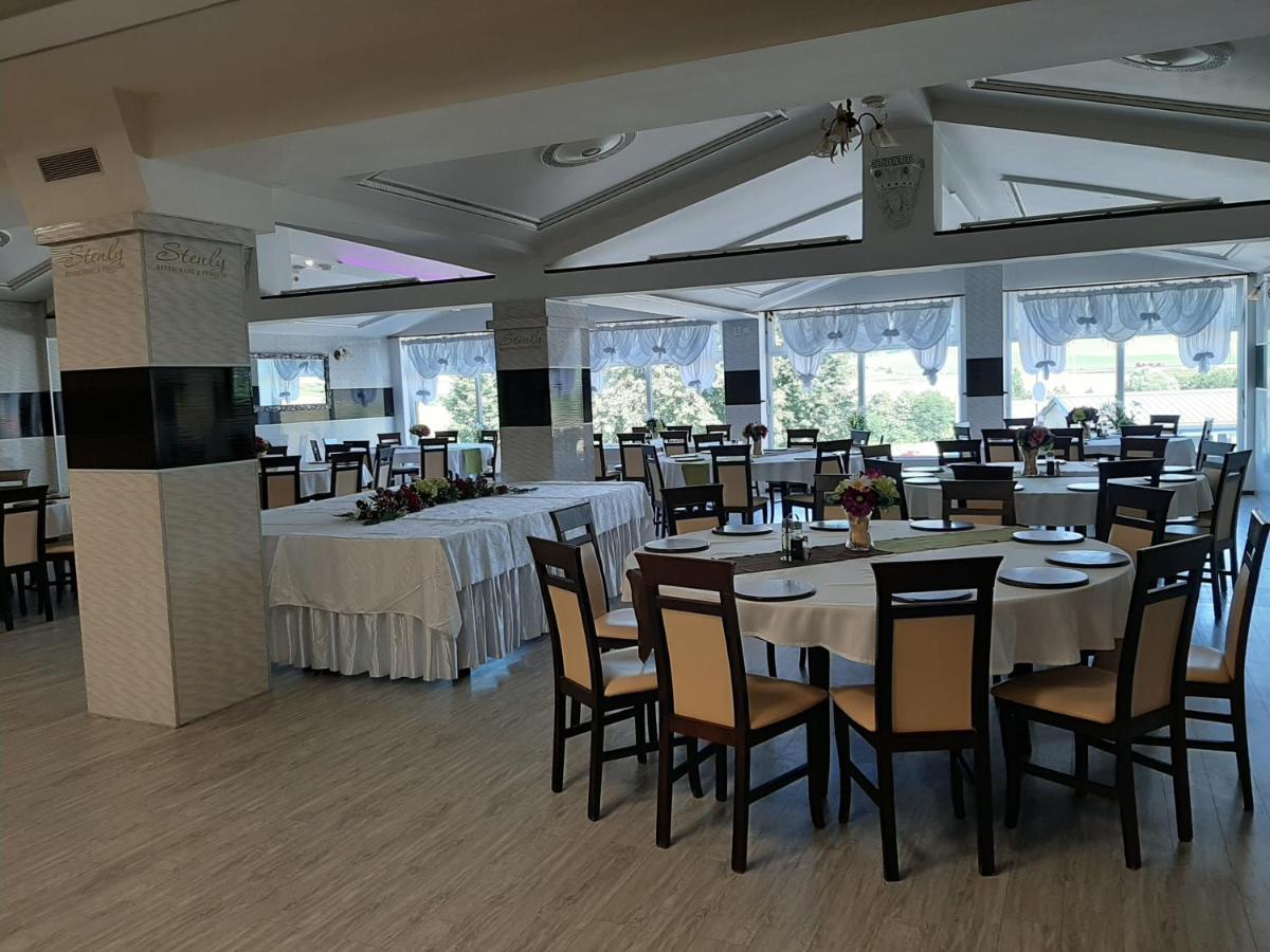 Restaurant And Pension Stenly Spissky Stvrtok Eksteriør billede